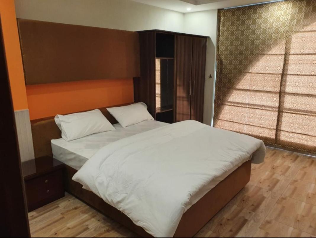 Hak Mall Suites And Apartments Rawalpindi Exterior photo
