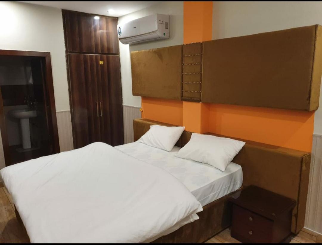 Hak Mall Suites And Apartments Rawalpindi Exterior photo