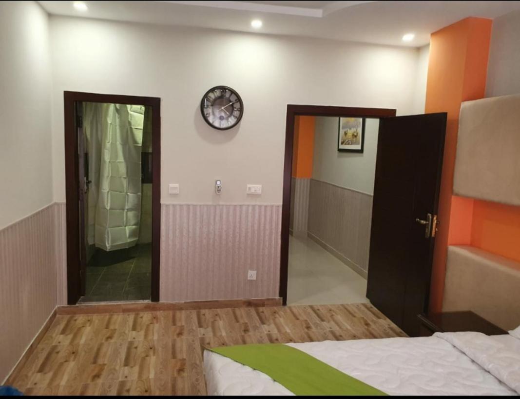 Hak Mall Suites And Apartments Rawalpindi Exterior photo